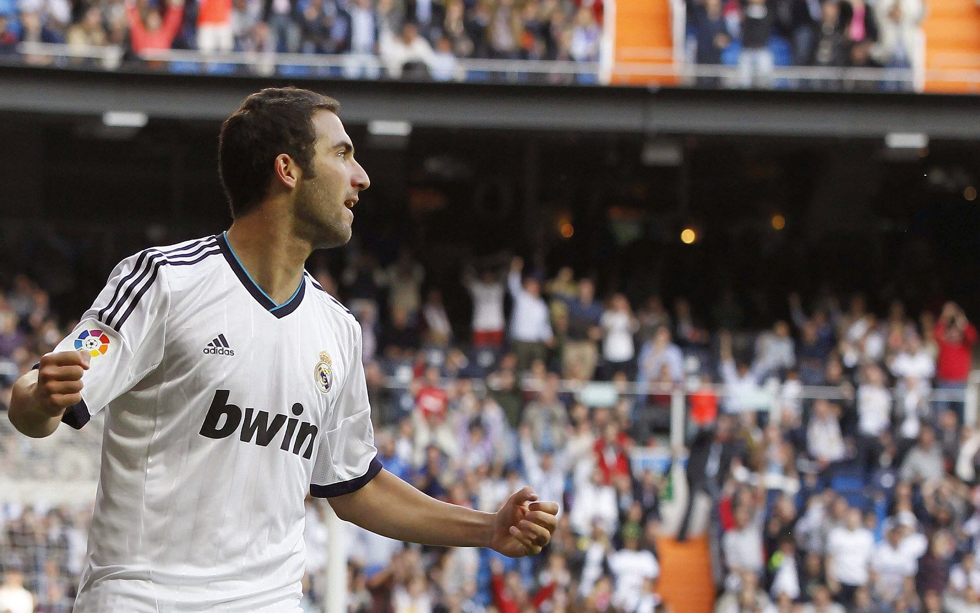 开云在线赛事平台-利拉德之夜，当篮球巨星在美加墨世界杯赛场点燃不眠星辰